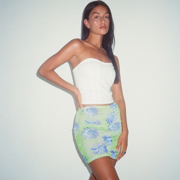 Sarah OBX S4 Motel X Barbara Gored Mini Skirt in Neon Brushstroke Floral - Picture 2 of 13